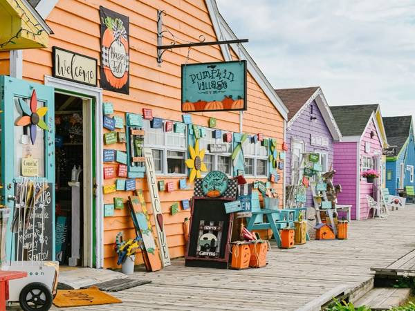 Fisherman's Cove in Nova Scotia is knus en kleurrijk (credit Tourism Nova Scotia)_600
